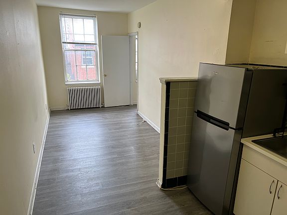 2nd image of 912 Pine St APT 3A