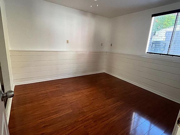 3rd image of 844 N San Vicente Blvd APT C