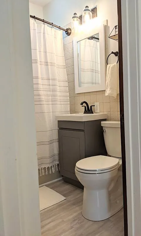 3928 N. Farwell Ave. - Lower — Photo 2
