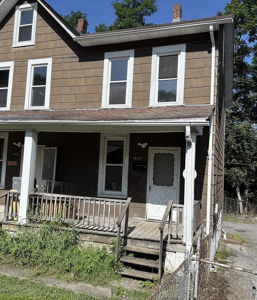 2 bed, 1.0 bath, $795 — Photo 1