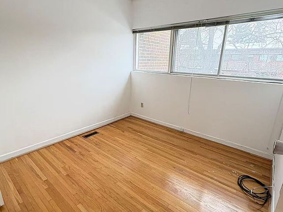 4th image of 86 Castlebury Cres #14