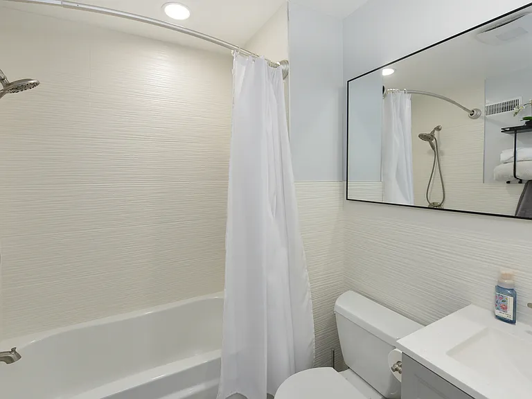 154 Middlesex Ave — Photo 14