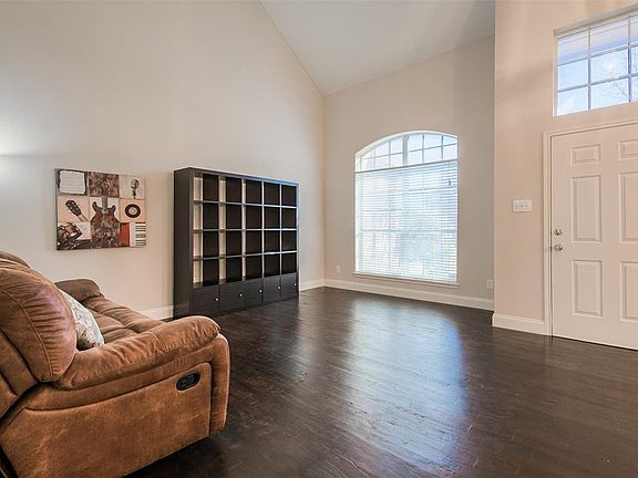 3rd image of 1264 Logan Dr