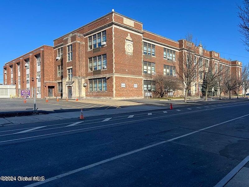 3rd image of 480 1st Street