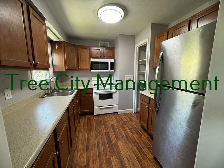 Kitchen pic 1