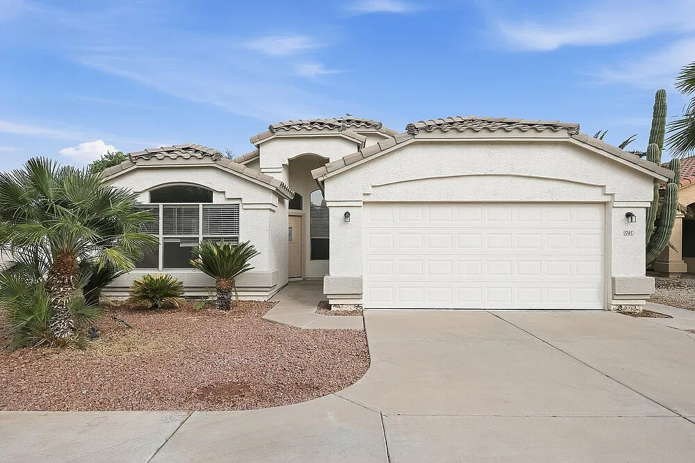 4 bed, 2.0 bath, 1956 sqft, $2,290 — Photo 1