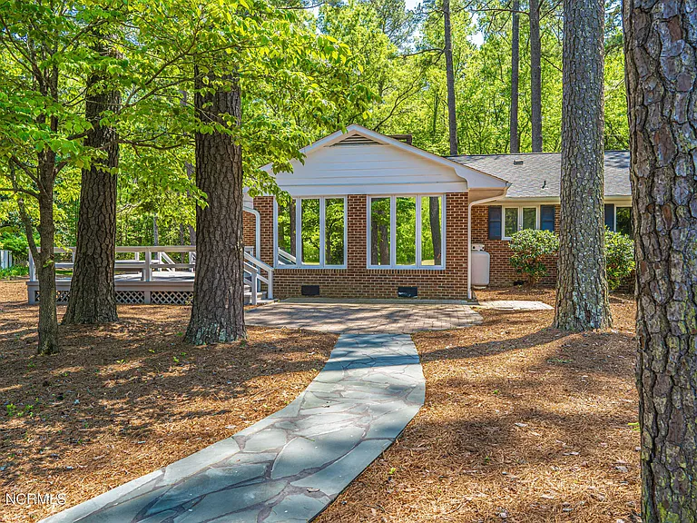 4 Fairway Ln — Photo 21