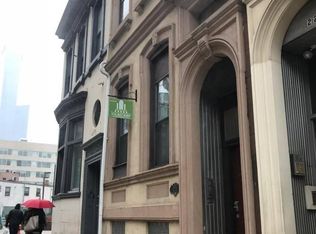 2213 Walnut St APT 2R, Philadelphia, PA 19103