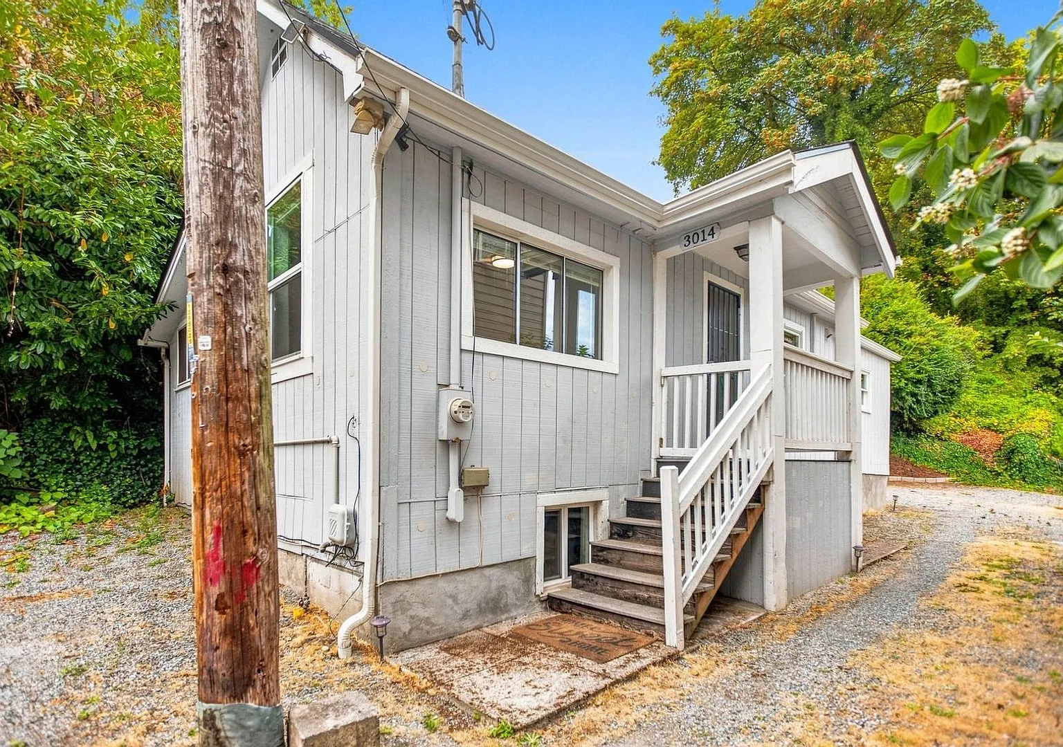 Newly renovated 2 bed 1 bath home in Admiral, West Seattle — Photo 1
