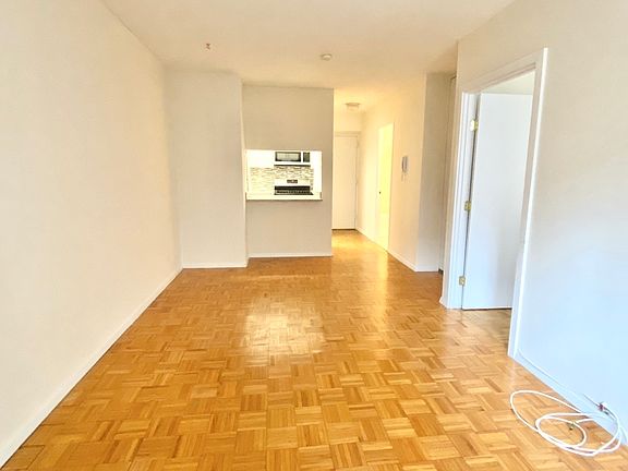 3rd image of 250 E 40th St APT 14D