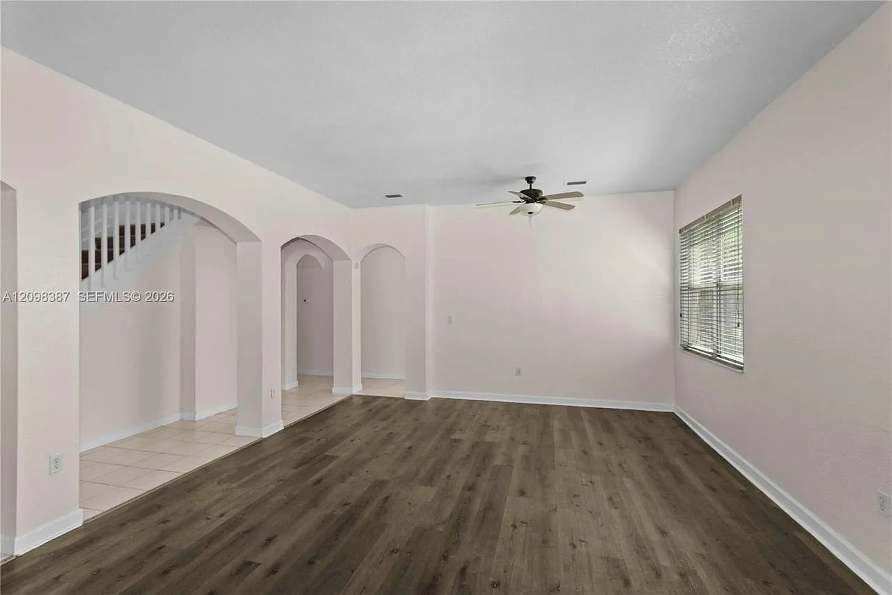 4 bed, 4.0 bath, 2347 sqft, $4,000 — Photo 4