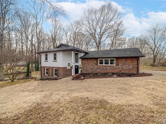 2nd image of 4535 Oakwood Cir