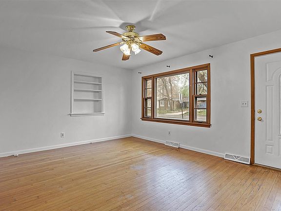 4th image of 1829 Stanford Pl
