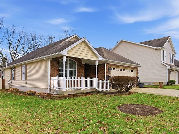 3rd image of 152 Sutton Place Blvd