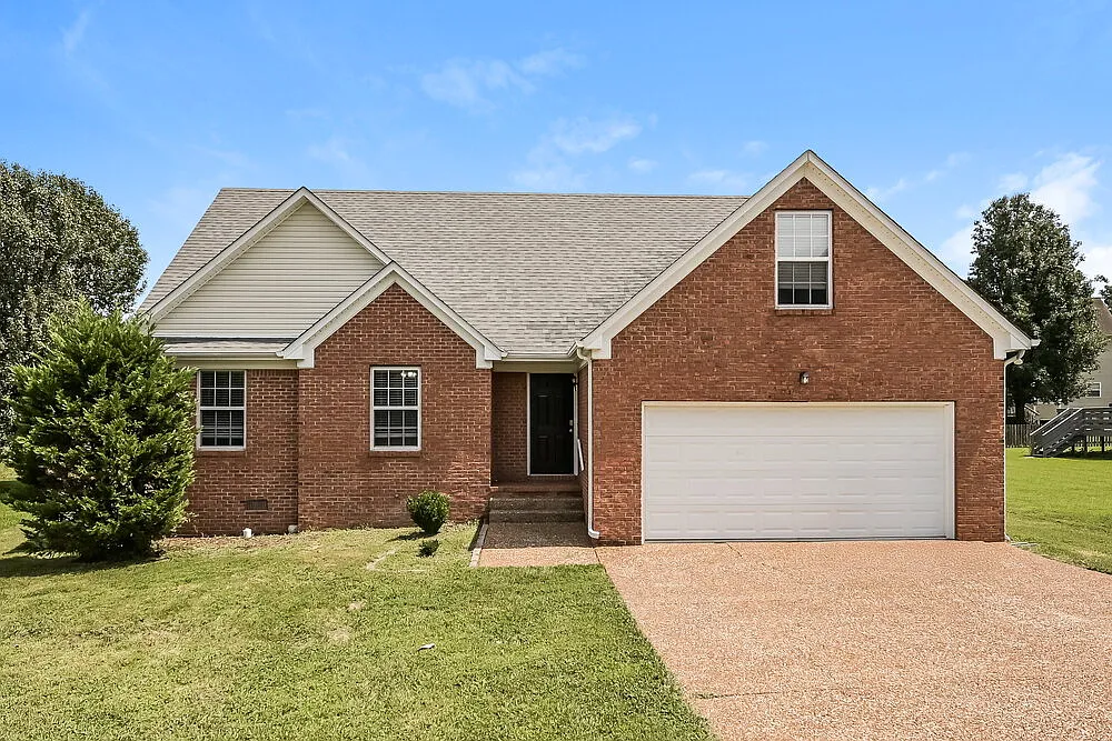 3 bed, 2.0 bath, 1623 sqft, $2,070 — Photo 1