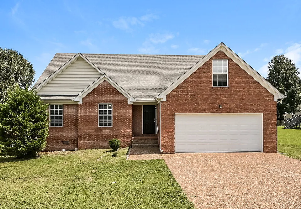 2619 Danbury Cir