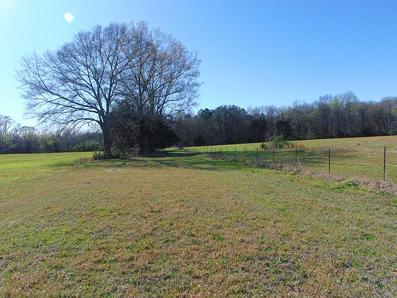 4th image of 696 Culver Rd