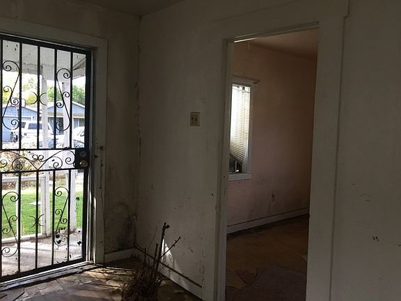 5th image of 2961 29th Ave