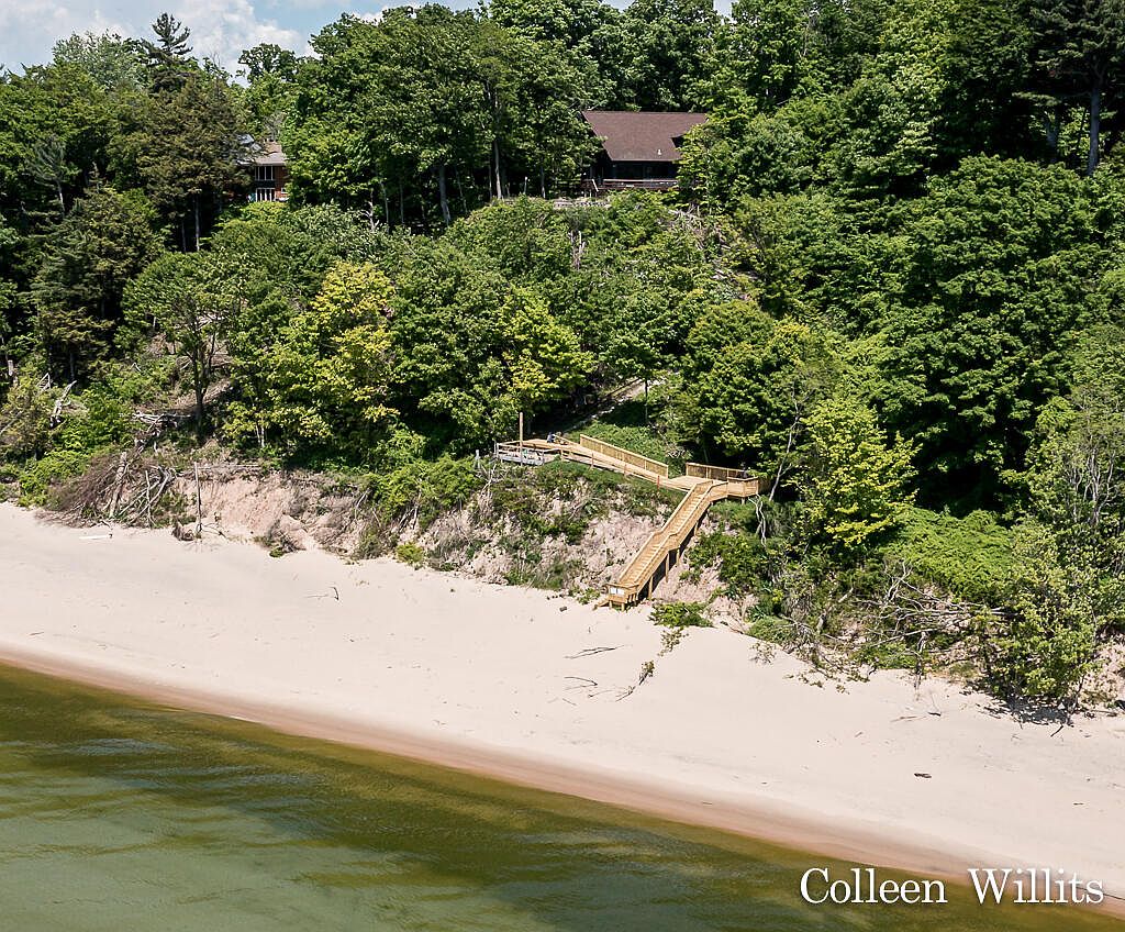 8554 Chuckanut Dr, Montague, MI 49437 Zillow