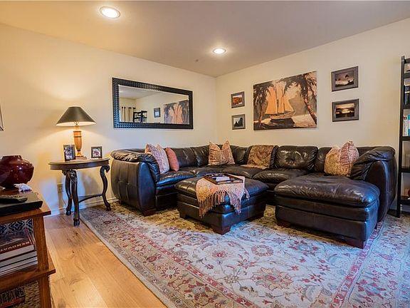 3rd image of 1105 Brighton Dr APT A