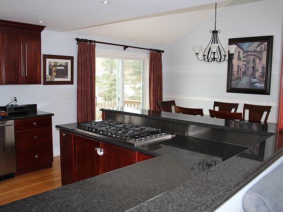 5th image of 19 Ladyslipper Ln