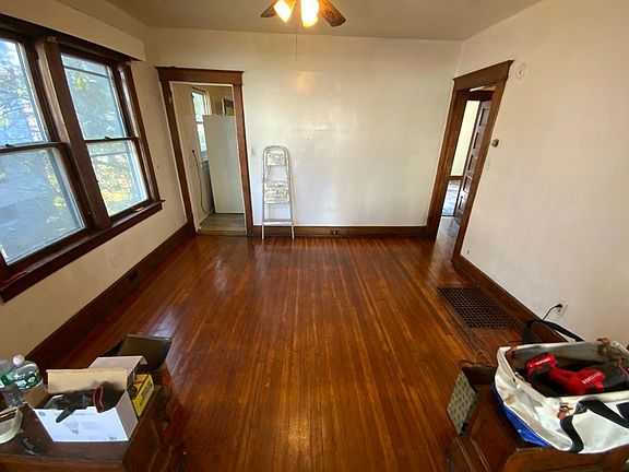 5th image of 102 Endicott Ave