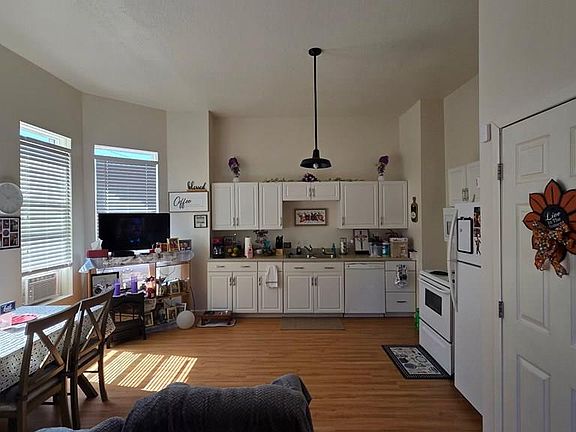 2nd image of 616 W 10th St