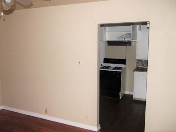 2nd image of 3925 SE 10th Pl