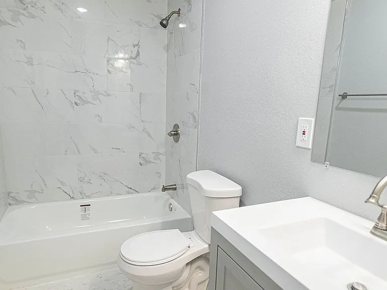 1207 E Armour Blvd — Photo 3