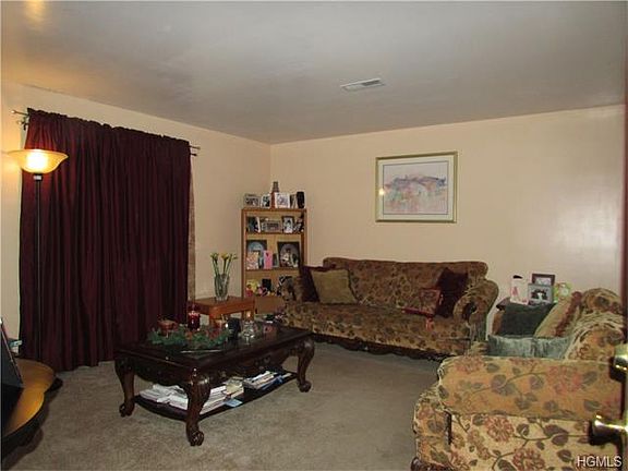 5th image of 12 Revere Dr