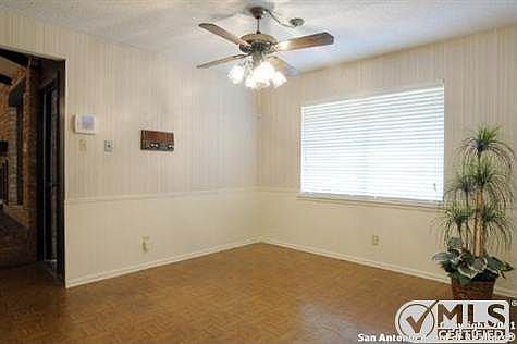 5th image of 934 Serenade Dr