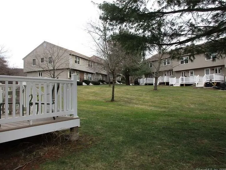 10 Countryside Ln #1 — Photo 2