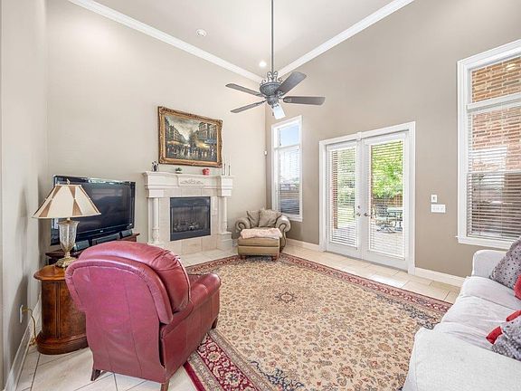 5th image of 703 SW Avon Glen Pl