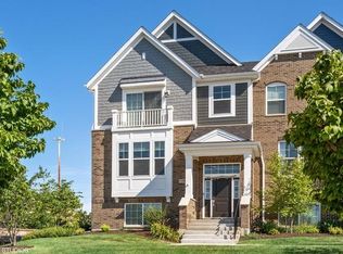1990 Kingsley Cir, Northbrook, IL 60062