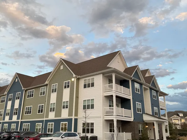 1732 Dromolin Dr #203, Virginia Beach, VA 23456