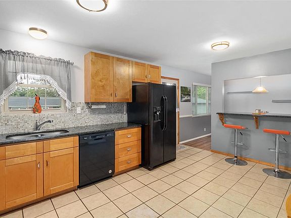 4th image of 2595 Guildford Dr