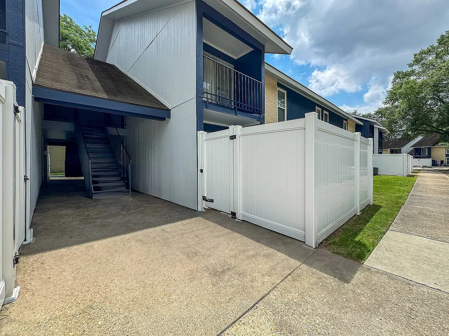 10390 Jefferson Highway — Photo 3