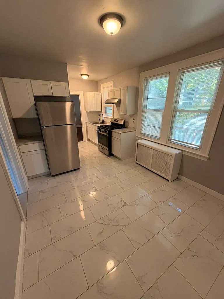 4 bed, 1931 sqft, $2,300 — Photo 1