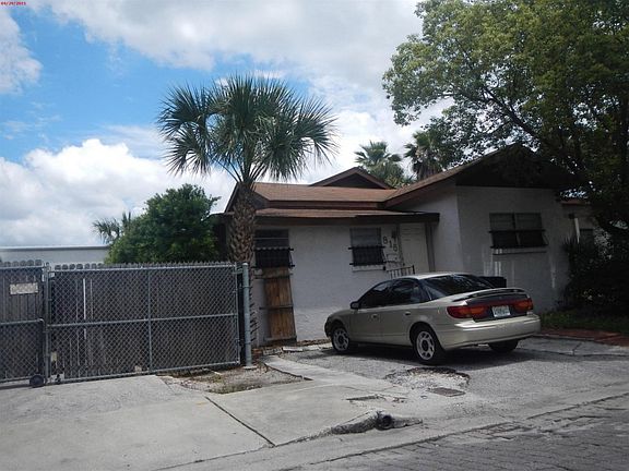 3rd image of 816 E Curtis St