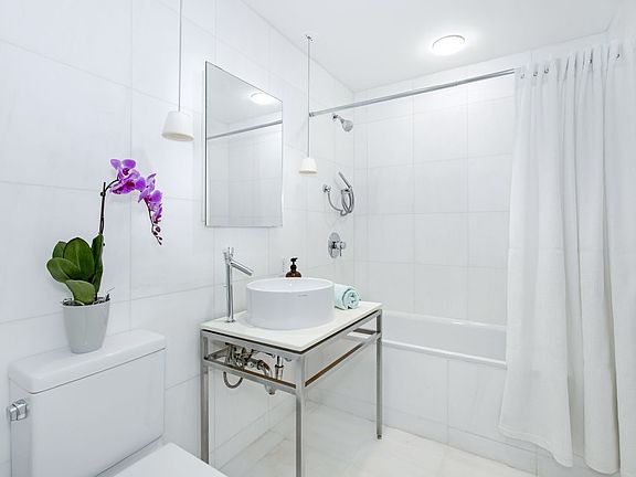 5th image of 15 Broad St APT 2422
