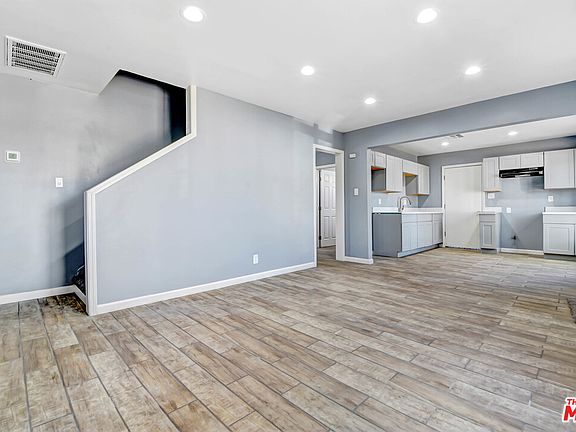 5th image of 2994 Glenview Ave