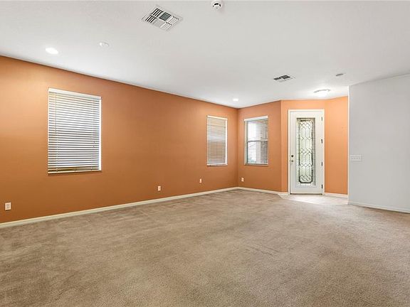 5th image of 17528 Queensland St