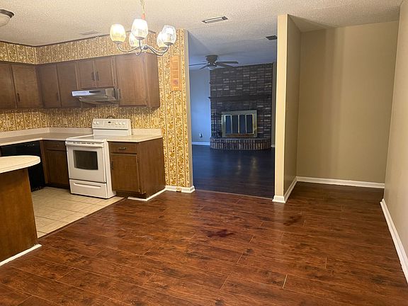 4th image of 1794 Claudia Cir