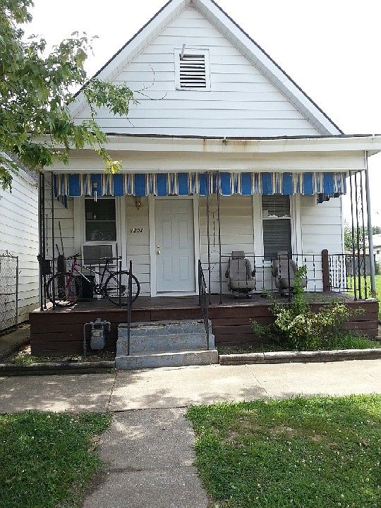 1st image of 1202 Oakley St