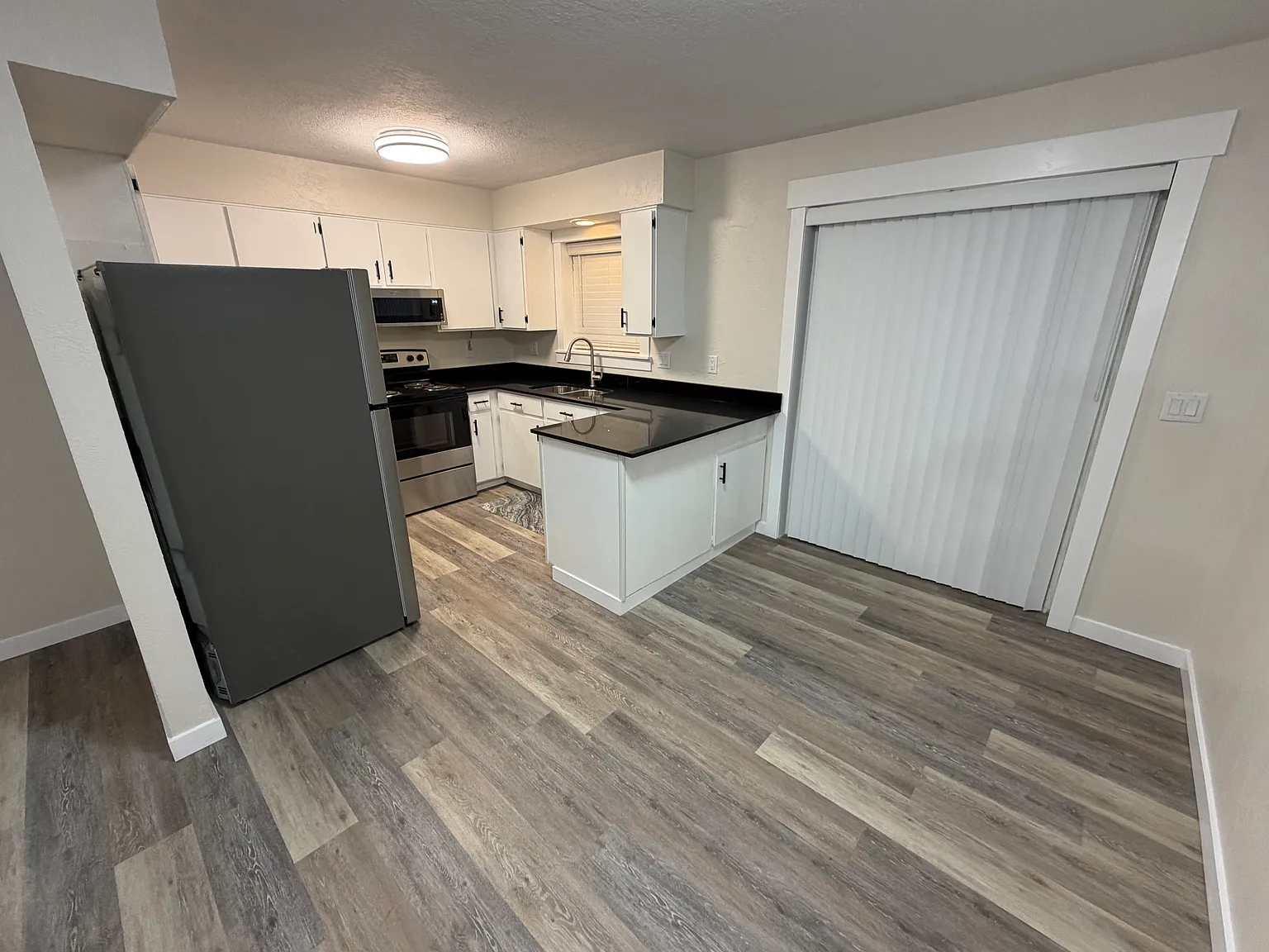 2 bed, 1000 sqft, $1,095 — Photo 2