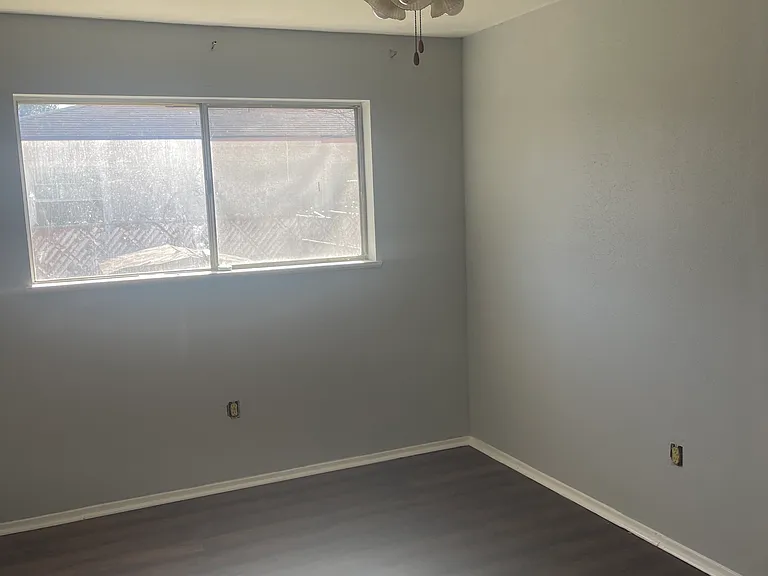 216 N Emerald Loop — Photo 16