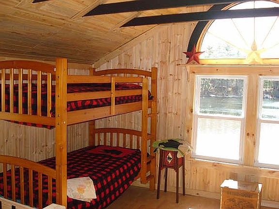 2nd Floor Lakeview Loft