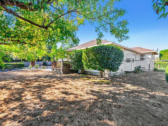 5th image of 1040 Stony Glen Lane