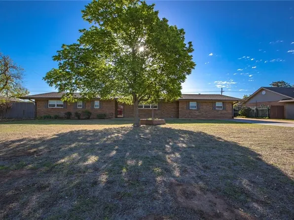 227 N Max St, Hinton, OK 73047