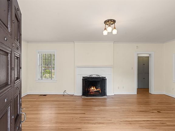 4th image of 801 Gildersleeve St